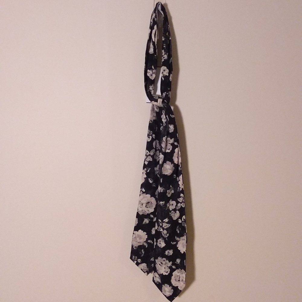 Fashion Scarf - Shaped Like Men's Tie
